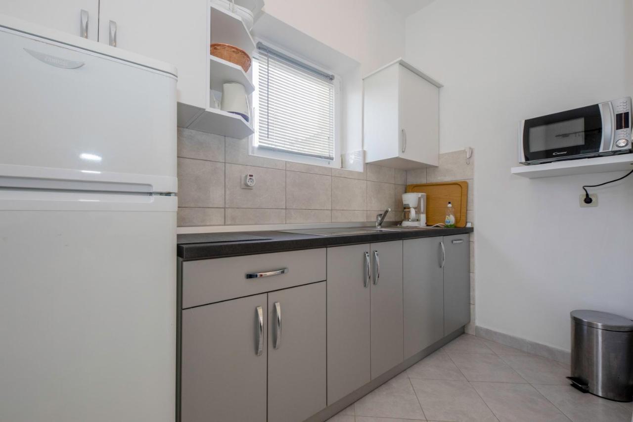 Apartments By The Sea Supetarska Draga - Donja, Rab - 11769 Εξωτερικό φωτογραφία